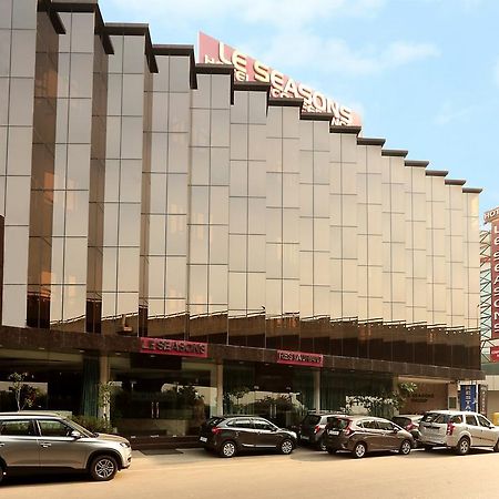 Airport Hotel Le Seasons Neu-Delhi Exterior foto