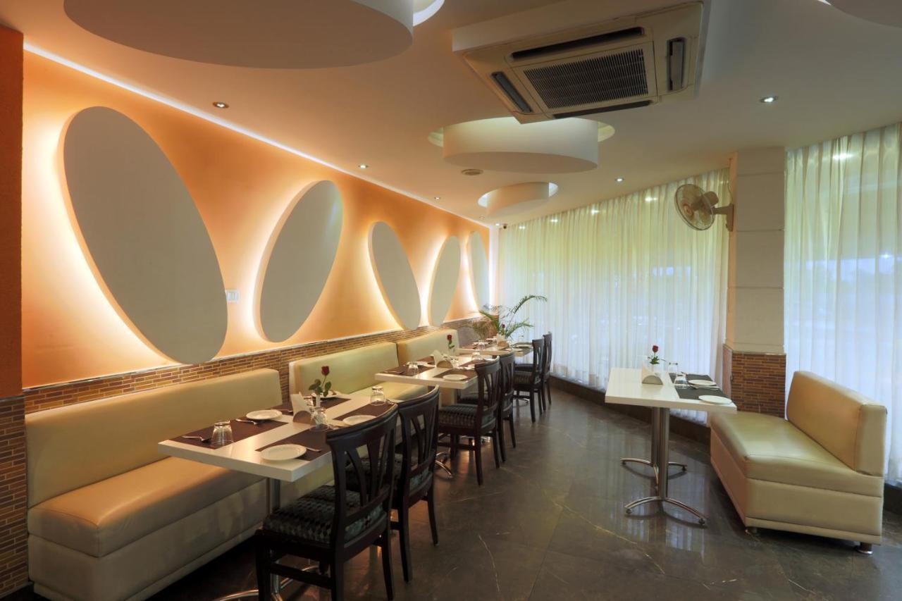Airport Hotel Le Seasons Neu-Delhi Exterior foto