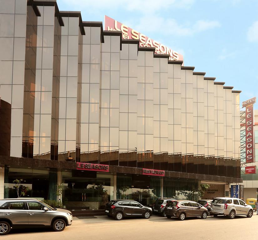 Airport Hotel Le Seasons Neu-Delhi Exterior foto