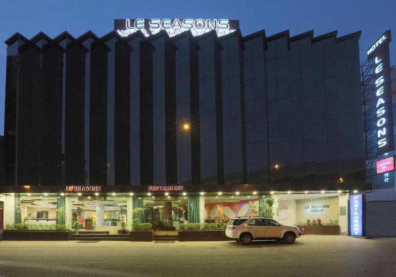 Airport Hotel Le Seasons Neu-Delhi Exterior foto